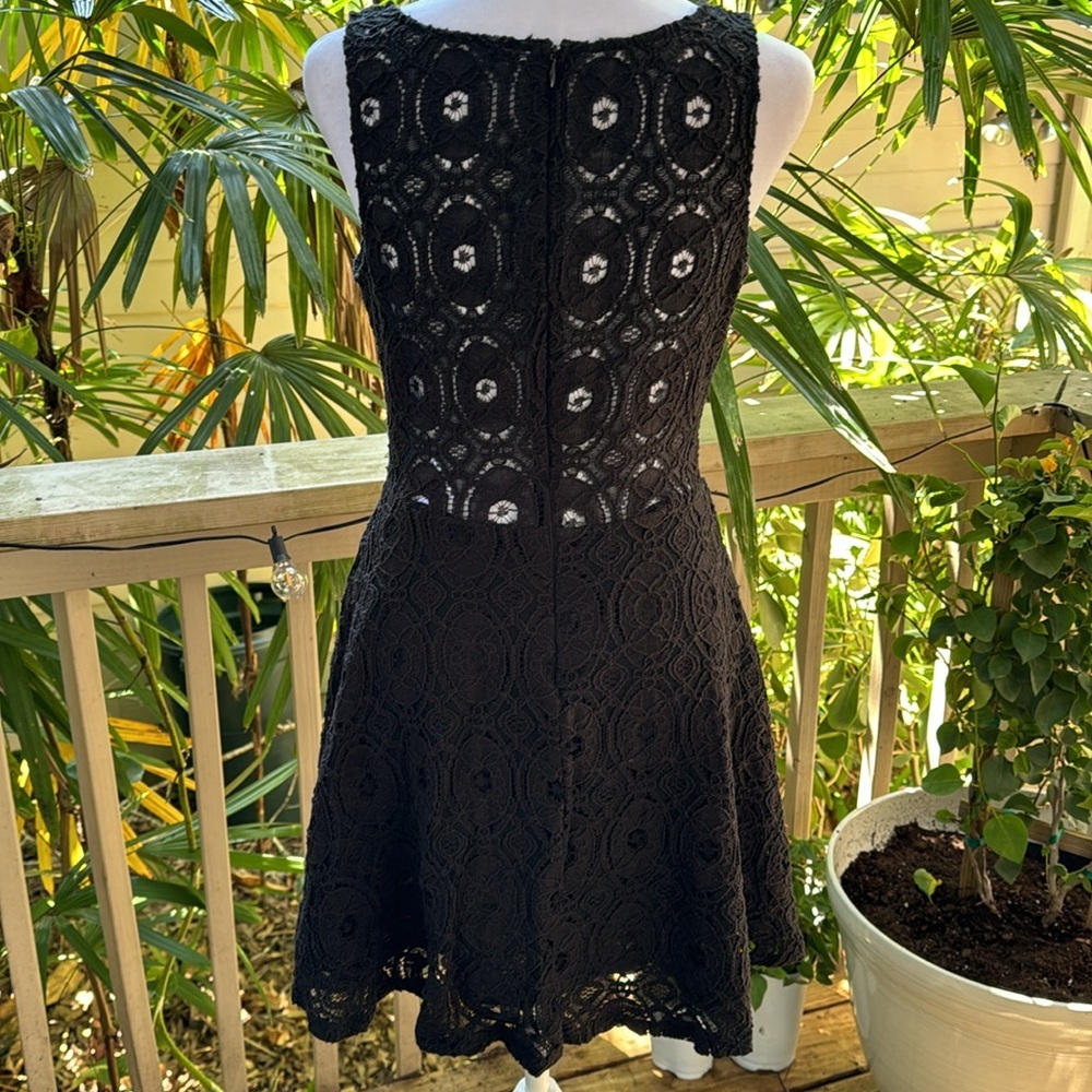 BB‎ Dakota Black Lace Sleeveless Dress - Picture 3 of 16